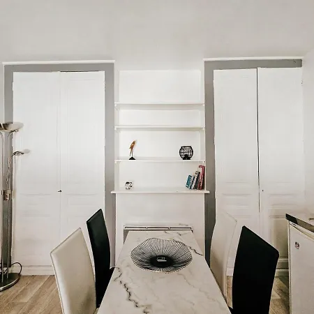 Henri, Hyper Centre, Parking Prive Apartment Reims
