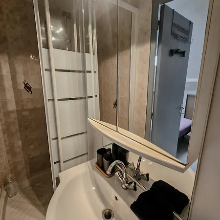 Apartment Henri, Hyper Centre, Parking Prive Reims