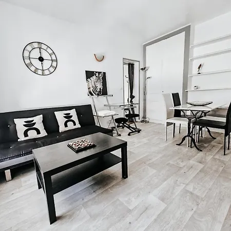 Henri, Hyper Centre, Parking Prive Apartment Reims